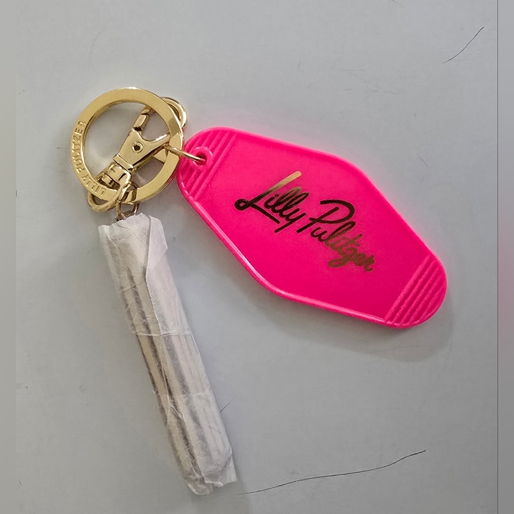 NWOT Lilly Pulitzer Retro Pink Tag Keychain Key Ring Gold Metallic Tassel GWP